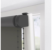 Detaljvy av en rullgardin på ett fönster