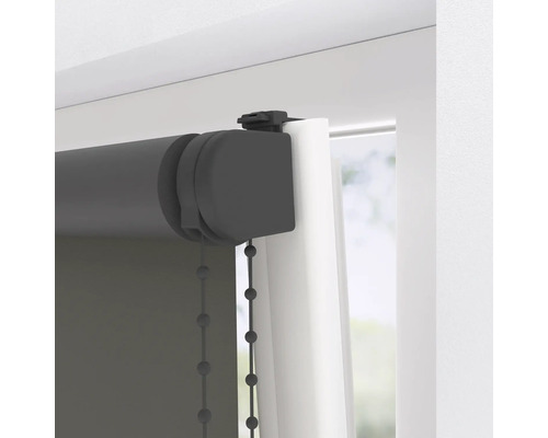 Detaljvy av en rullgardin på ett fönster