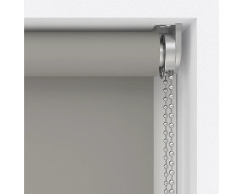 Detaljvy av en rullgardin med kedjemekanism för fönsterdekoration