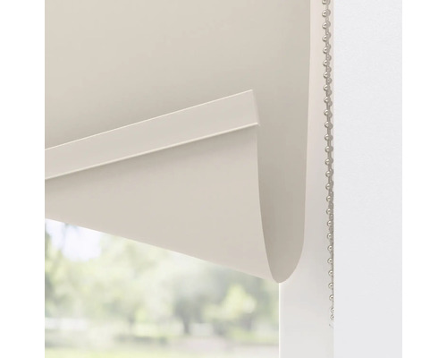 Närbild av en rullgardin med kedjedrag