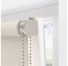 Detaljvy av en rullgardin med kedjedrag för fönsterdekoration