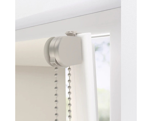 Detaljvy av en rullgardin med kedjedrag för fönsterdekoration