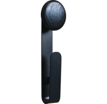 Klädkrok av trä och metall