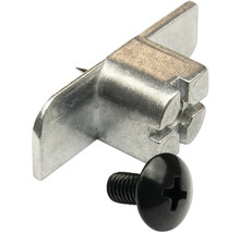 Fönsterhandtagsfäste med skruv