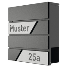 Brevlåda med husnummer och namnskylt