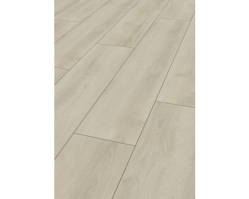 Närbild av lagda laminatgolvbrädor