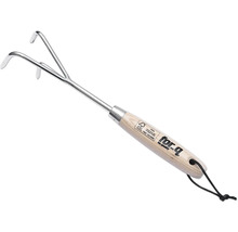 Handkultivator med trähandtag och tre tänder