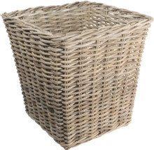 Fyrkantig korg av flätat material