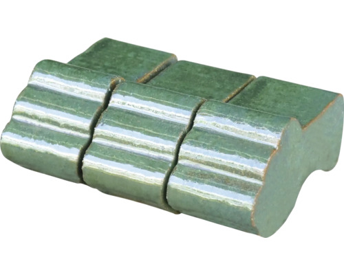 Grön keramisk platta med vågig yta