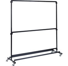 Flyttbar klädställning av metall