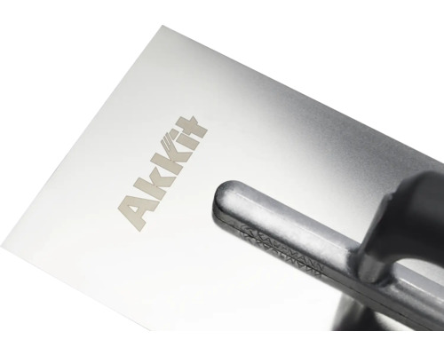 AKKit Logo på en putslev