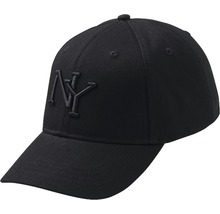Svart basebollkeps med ''NY''-broderi.
