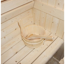 Trä hink med skopa i bastu
