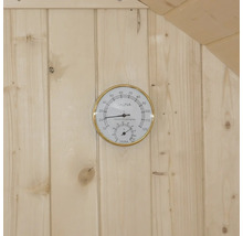 Bastutermometer och hygrometer på en trävägg