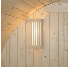 Trävägglampa på en trävägg