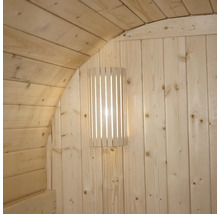 Trävägglampa i en bastu