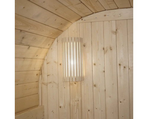 Trävägglampa i en bastu