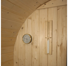 Bastuinteriör med termometer och timglas