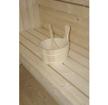 Trä hink med skopa i en bastu