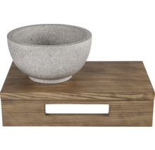 Skål i konststen på träbricka