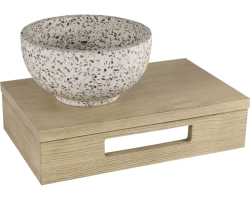 Dekorativ skål på en trälåda för dekorativa ändamål