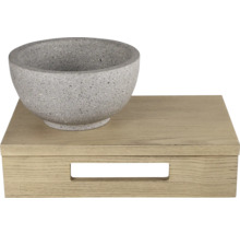 Mortel av granit på träbricka