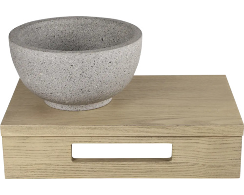 Mortel av granit på träbricka