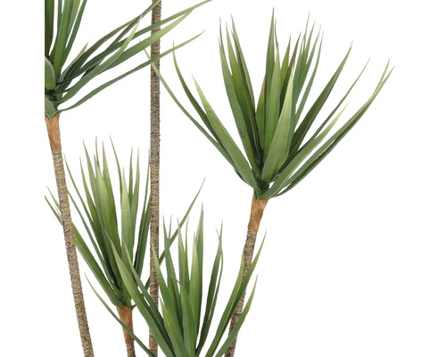 Konstgjord grön växt med långa, spetsiga blad på bruna stjälkar.