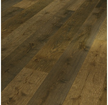 Närbild av lagt laminatgolv