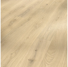 Närbild av lagda trägolvplankor.