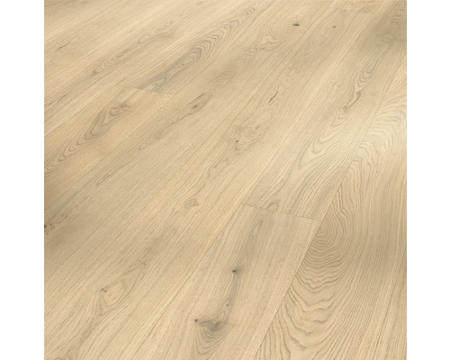 Närbild av lagda trägolvplankor.