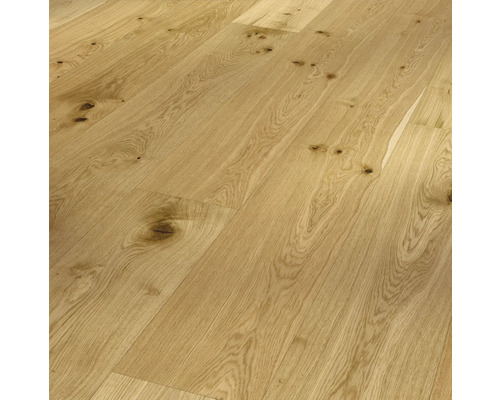 Trägolv av ek med kvistar