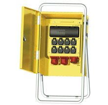 Amiga strömfördelare med automatsäkring och flera uttag på en metallram