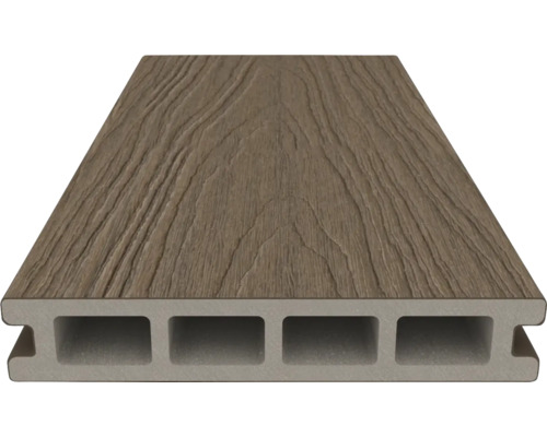 Trallbräda av träkomposit med ihålig kammarprofil