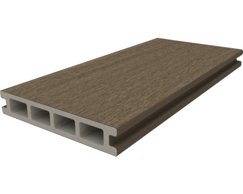 Trallbräda av trä-polymermaterial med ihålig kammarprofil