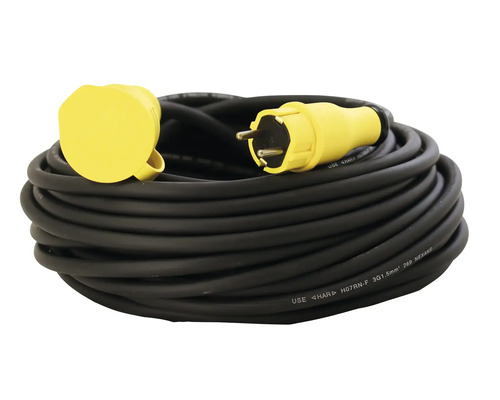 Rullad förlängningskabel med kontakt och koppling