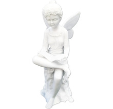 Dekorativ trädgårdsfigur av en sittande fe med vingar