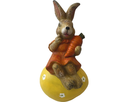Dekorativ kaninfigur med morot på gult ägg till påsk