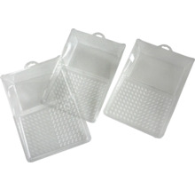 Tre transparenta färgtråg av plast med upphängningshål