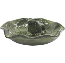 Dekorativ grodfigur i bladform för trädgårdsdammen