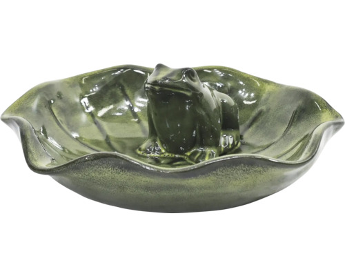 Dekorativ grodfigur i en bladformad skål.