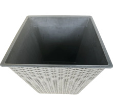 Grå blomkruka med flätmönster