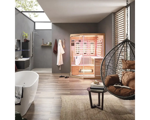 Badrum med badkar, dusch, infraröd bastu och hängande stol i en ljus, vänlig design