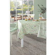 Matbord med blommig duk och mat