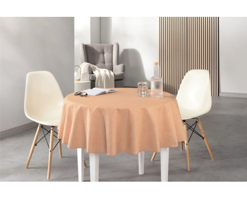 Dukat runt bord med två stolar i ett rum.