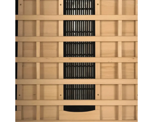 Närbild av trästrukturen i en bastu med ventilationsgaller.