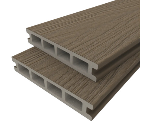 Två bruna WPC trallbrädor i tvärsnitt