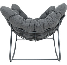 Grå loungestol med metallram och vadderad sits