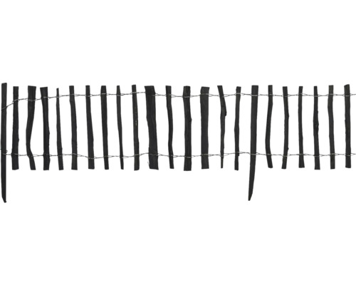 Svart trästaket med tråd