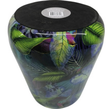 Dekorativ blomvas med blommönster